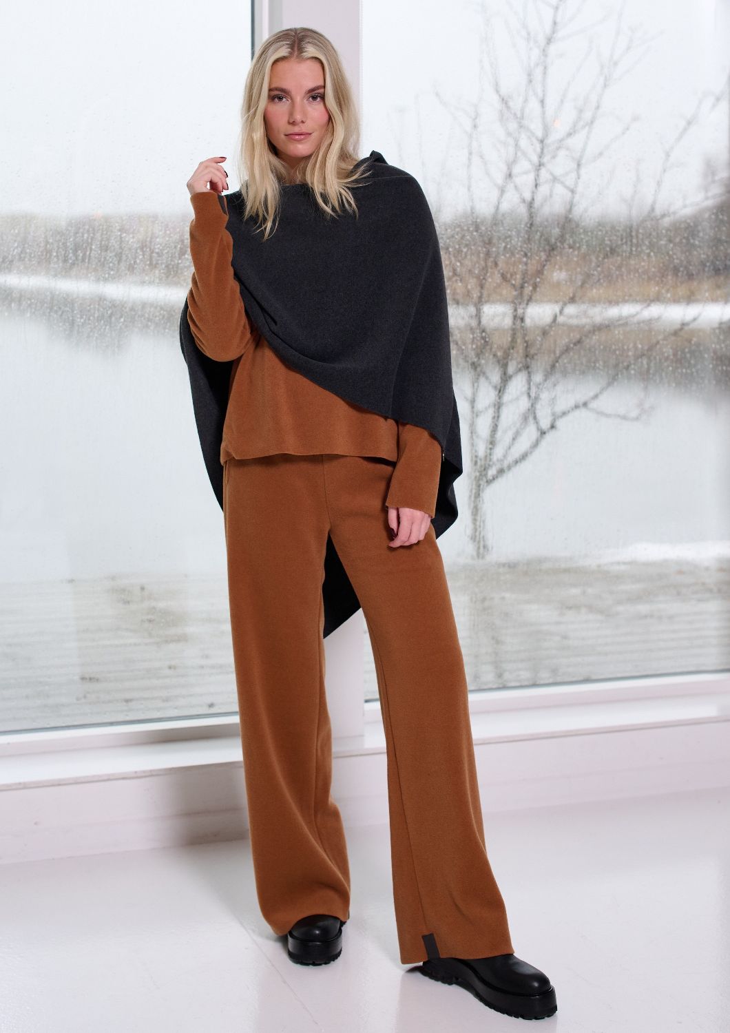Poncho 4026 black