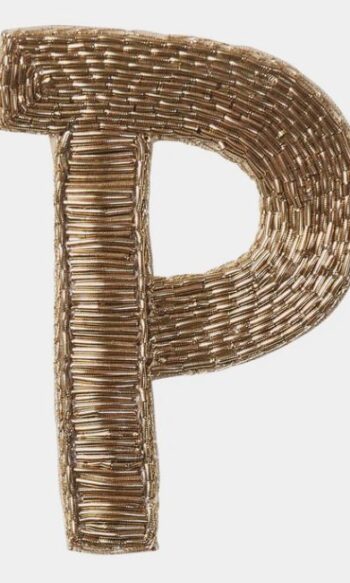 Broche P