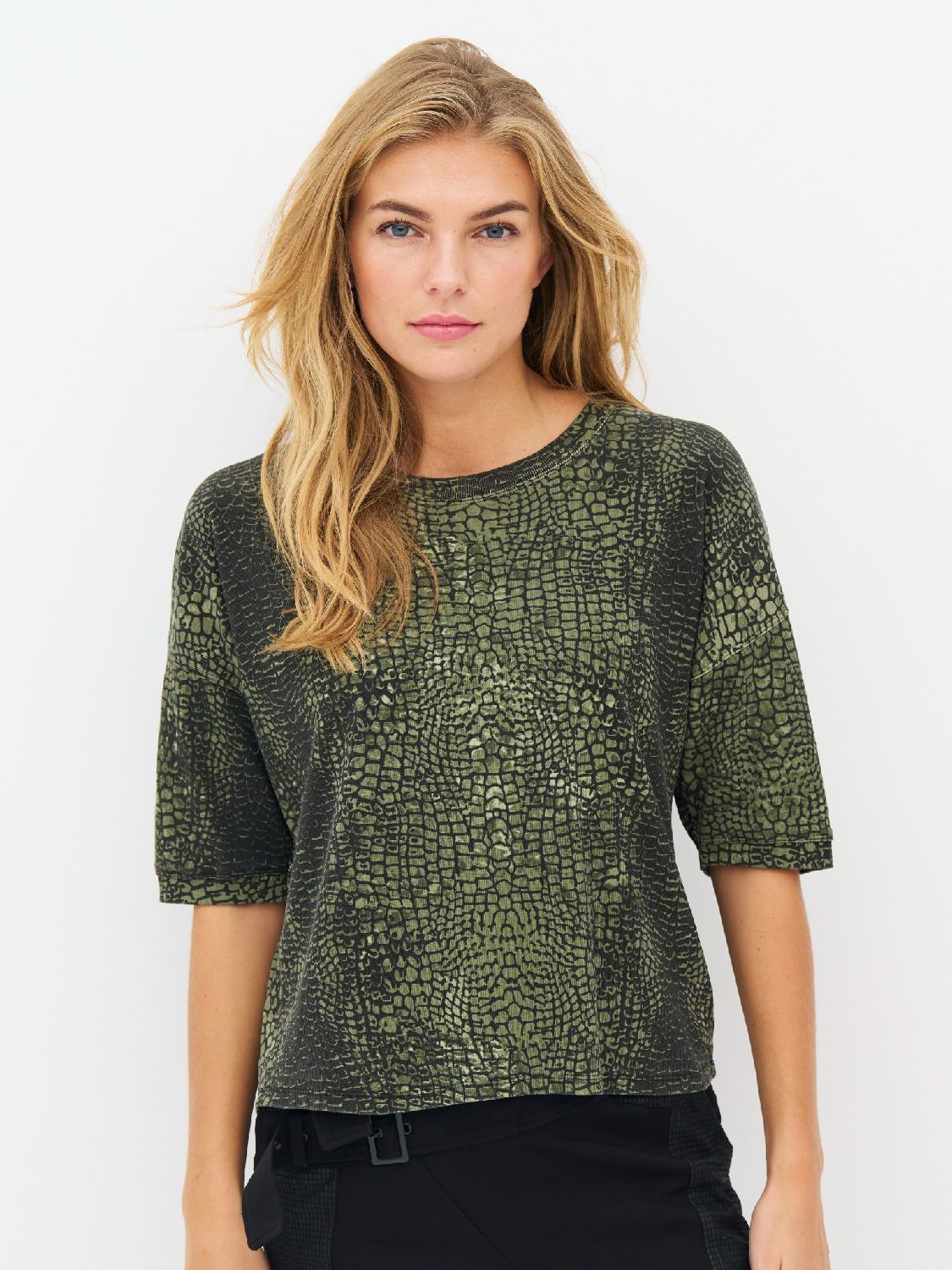 nu-denmark-enola-tee-8931-50-393-army-croco-009205-0-9233 Enola Tee 8931-50-393 Army croco