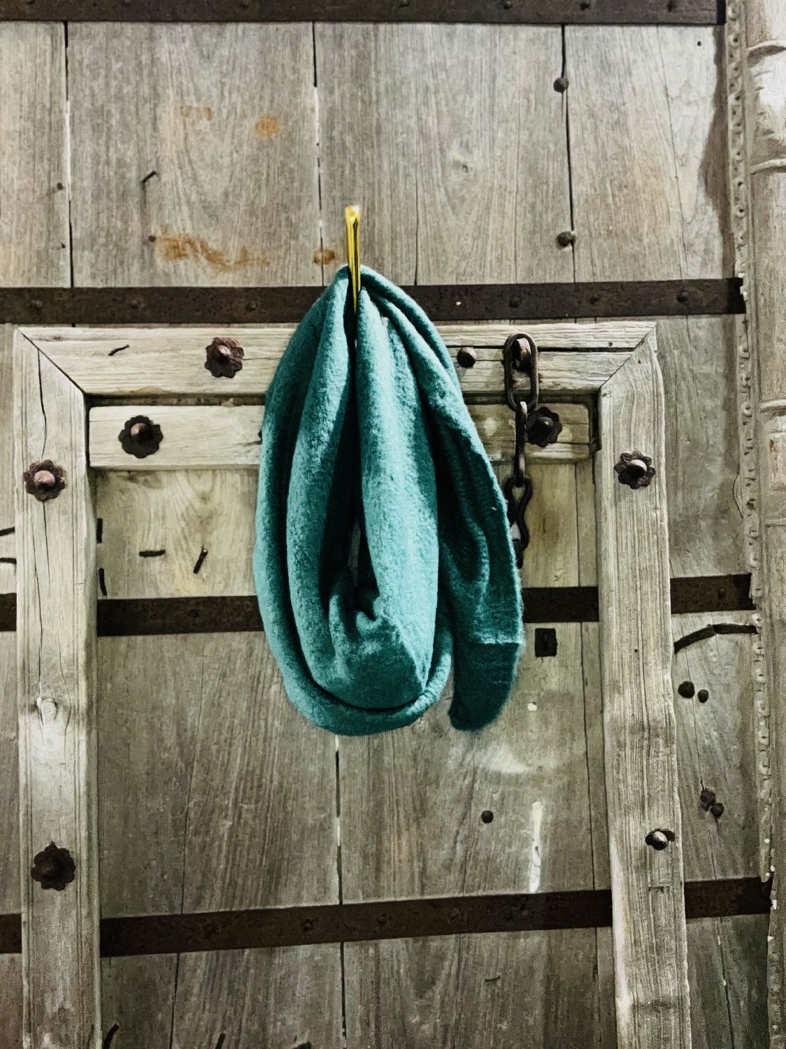 Sjaal driehoek 190x130x130cm 80%visc,20%wol groen