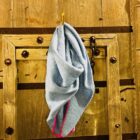 Sjaal driehoek 82x125x208cm 80%visc,20% wol blauw