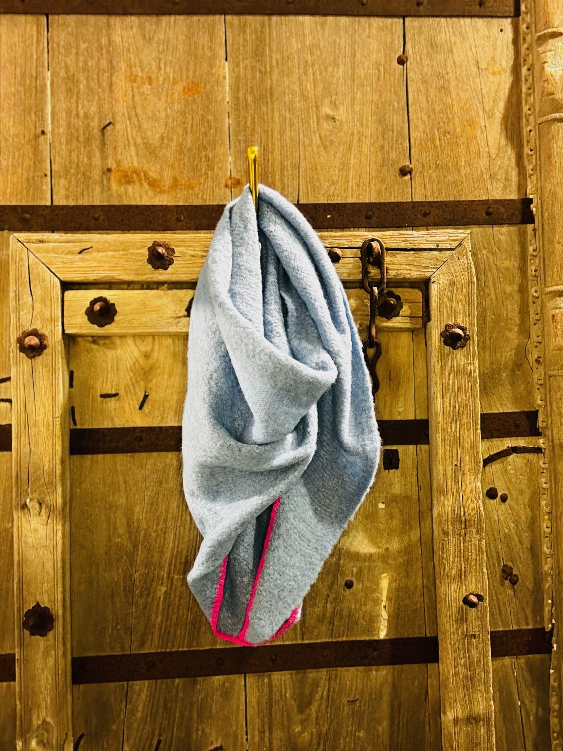 Sjaal driehoek 82x125x208cm 80%visc,20% wol blauw