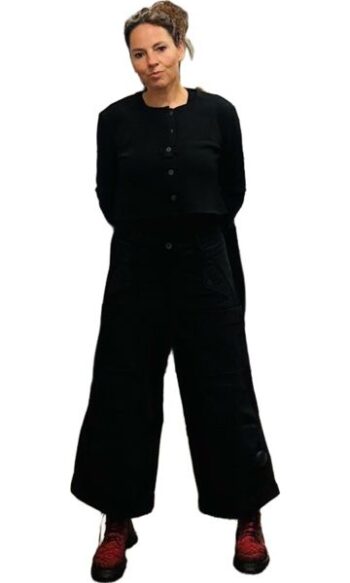 Short plenty black